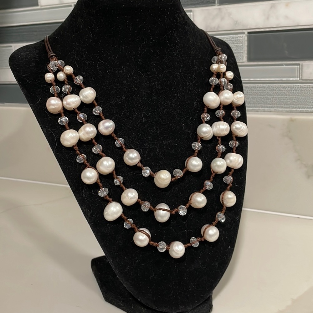 THREE LAYERS FAUX PEARLS/CRYSTALS NECKLACE.